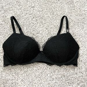 Victoria’s Secret Smooth & Lace Lightly Lined Wireless Bra